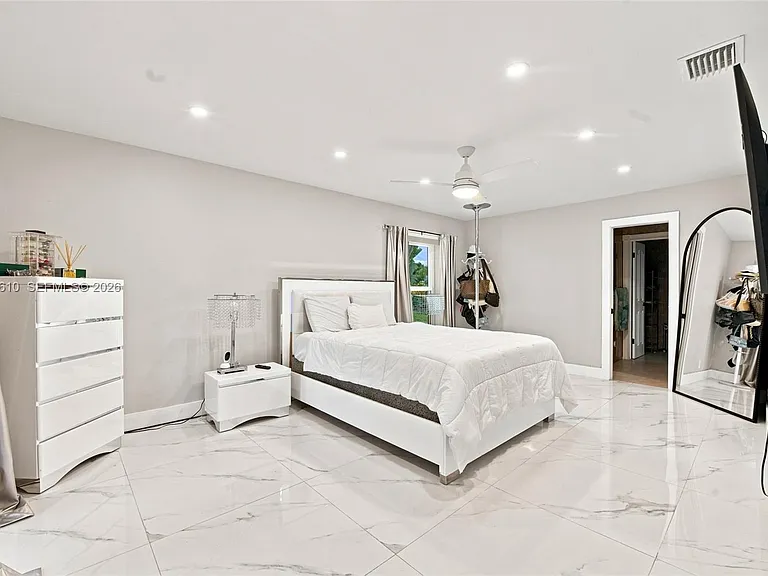 821 Ramblewood Dr — Photo 18