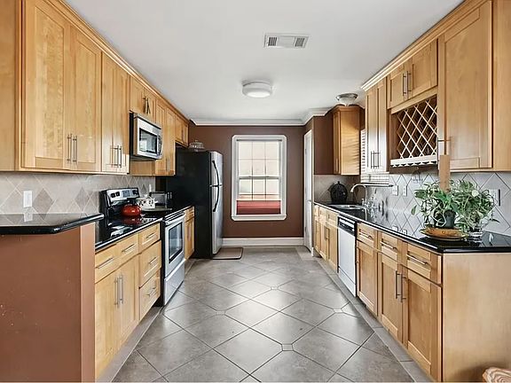 5th image of 8450 Curran Blvd