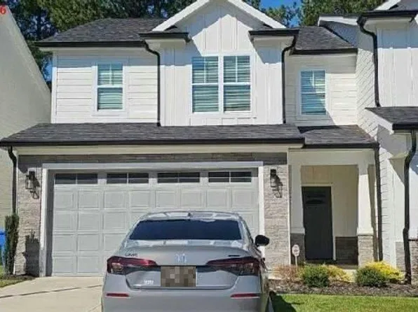 3042 Candlelight Dr, Fayetteville, NC 28311