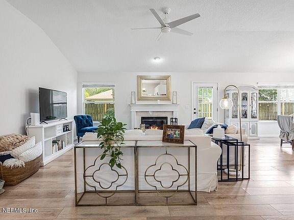 5th image of 244 CLOVER Court