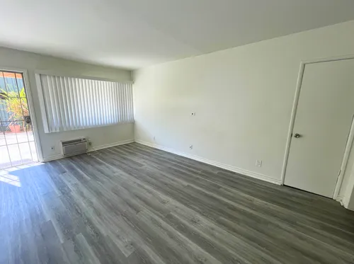 Modern 1-Bedroom Apartment in Northridge Freshly Updated & Move-In Ready! Photo 1