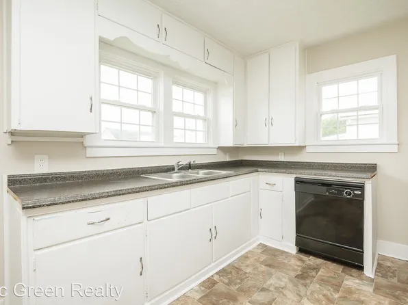 42 E Walnut St, Farmersville, OH 45325