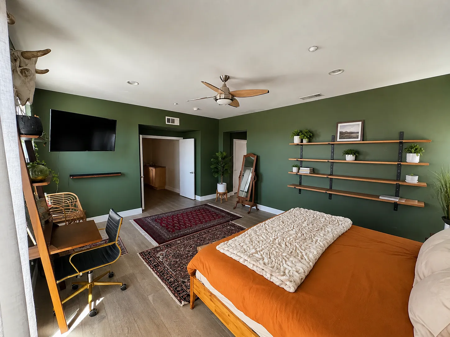 4 bed, 3585 sqft, $7,000 — Photo 2