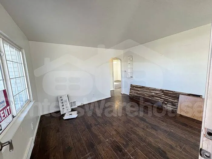 3490 W Tennessee Ave — Photo 2