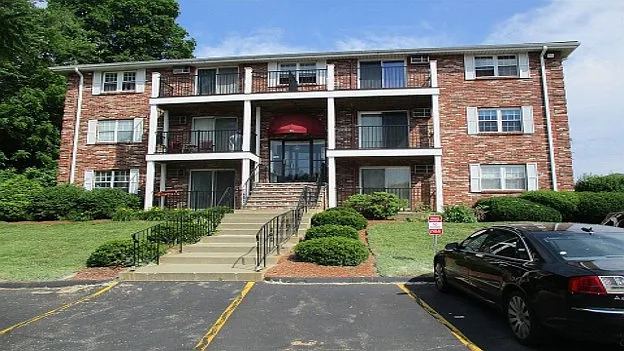 2 bed, 730 sqft, $2,300 — Photo 1