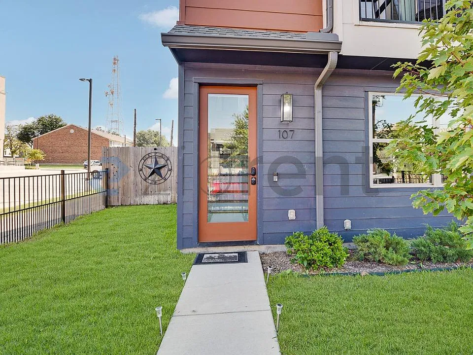 4204 San Jacinto St #107
