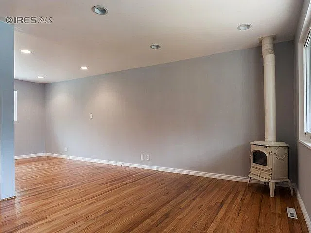 5 bed, 2.5 bath, 2130 sqft, $5,400 — Photo 3