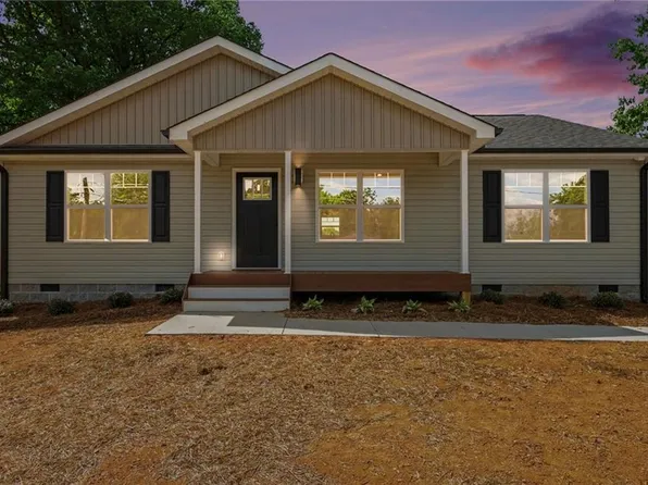 407 Park St, Randleman, NC 27317