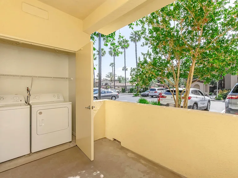 Laurel Vista Apartment Homes — Photo 41