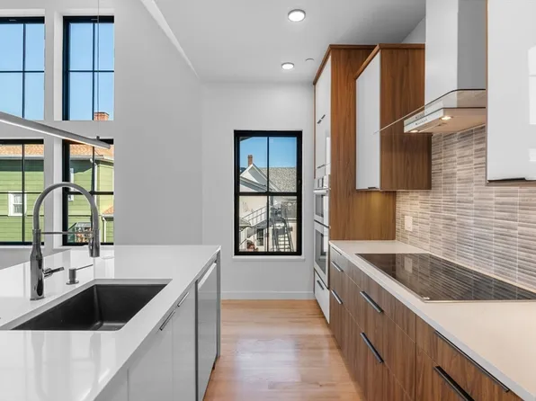 11 Boynton St #201, Swampscott, MA 01907