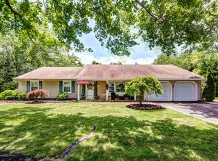 17 Crow Hill Ln, Freehold, NJ 07728