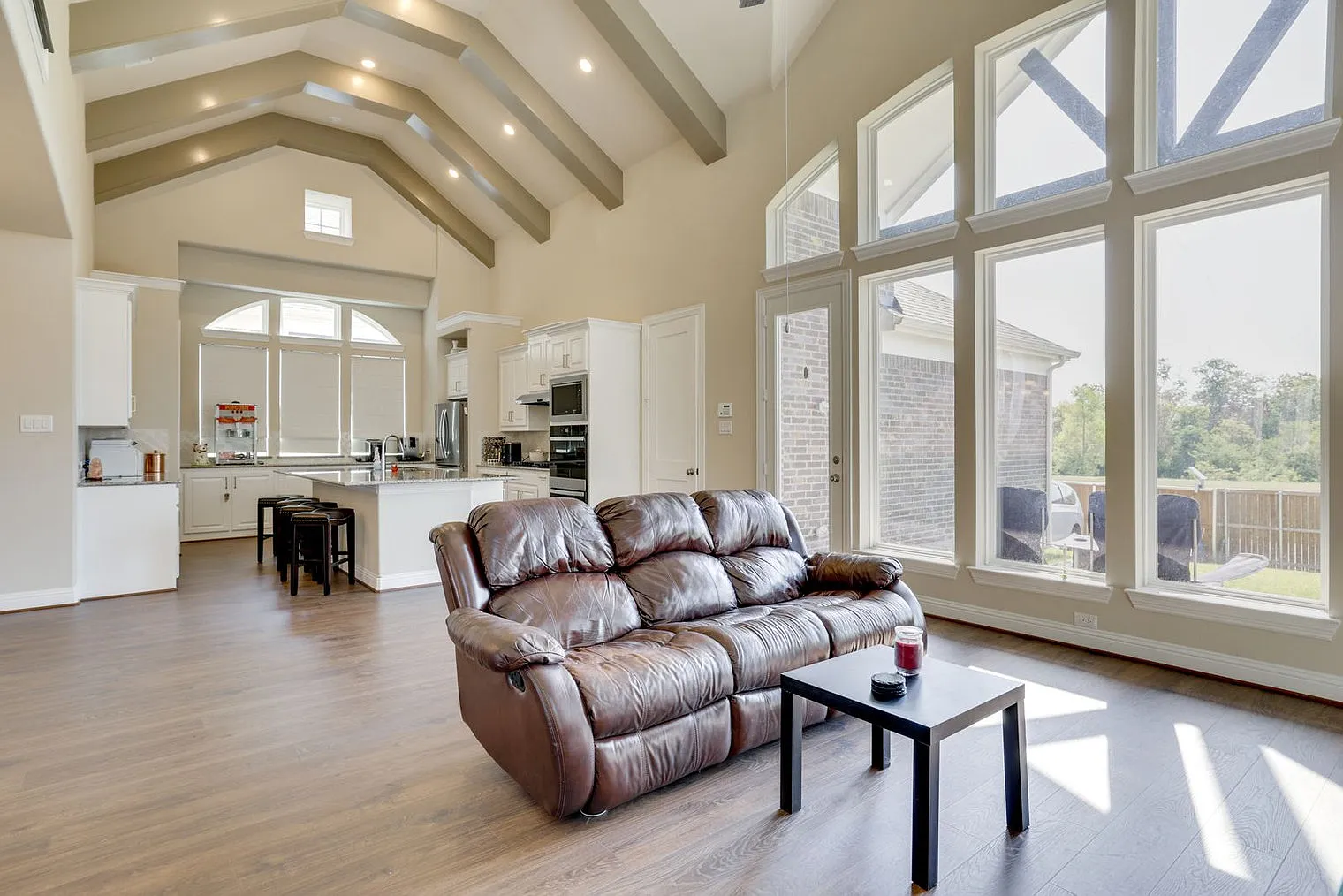 5 bed, 4.0 bath, 3498 sqft, $11,676 — Photo 1