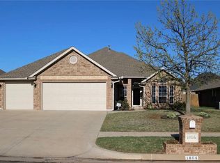 1804 Mead Ln, Moore, OK 73170