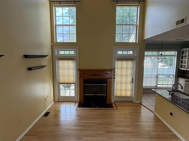 32 Marion Dr — Photo 9