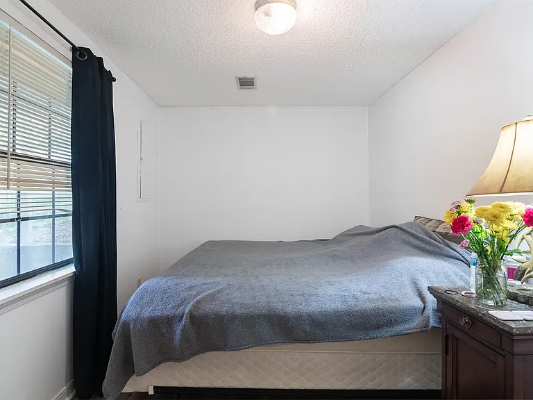 908 Crawford Cir — Photo 14