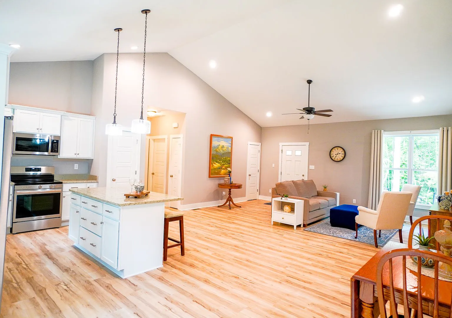 Elevate Your Living Experience and Unlock the Door to Your Perfect Rental Today! — Photo 3