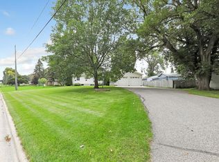 1254 Glynview Trl, Faribault, MN 55021