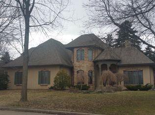 9 Olde Paltzer Ln, Appleton, WI 54913