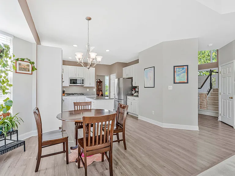 611 Curtin Pl SE — Photo 18