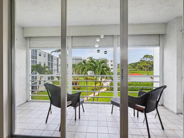 6850 10th Avenue N #313, Greenacres, FL 33467