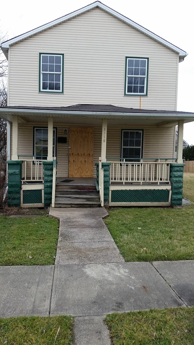 3118 E 102nd St photo 1
