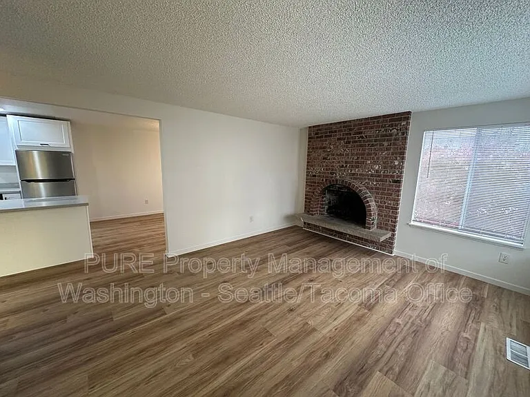 1727 45th Ave SW — Photo 5