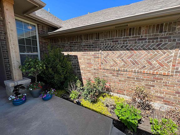 3rd image of 3120 Langley Dr