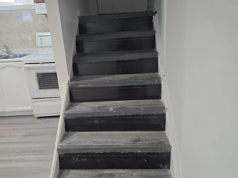8 York St #BASEMENT — Photo 2