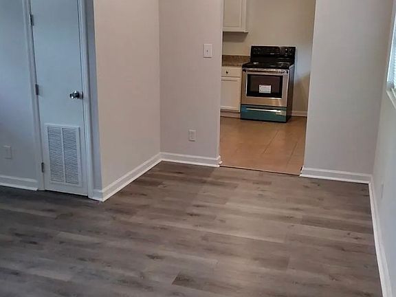 2nd image of 3043 Holiday Dr SW