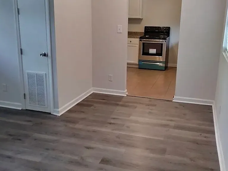 3043 Holiday Dr SW — Photo 2