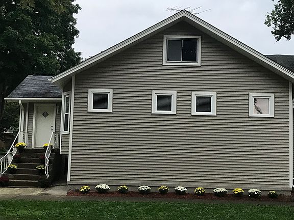 2nd image of 901 Thomas Ave