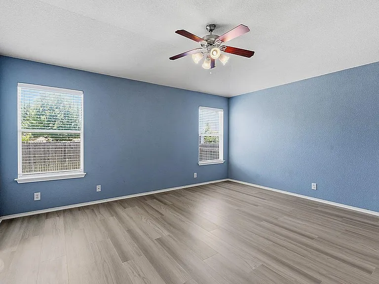 1918 Golden Arrow Ave — Photo 11