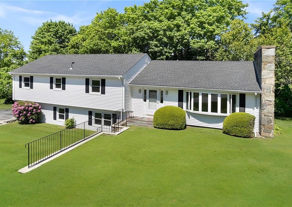 1st image of 7 Westwood Dr