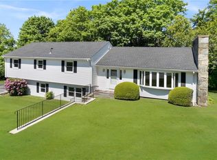 7 Westwood Dr, Portsmouth, RI 02871