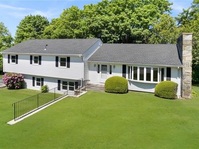 7 Westwood Dr, Portsmouth, RI, 02871