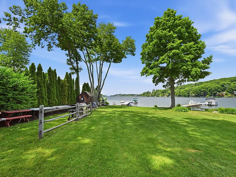 11 Cedar Dr — Photo 40