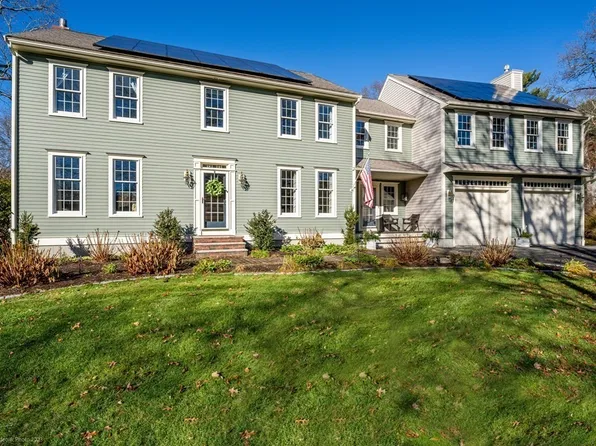 21 Butterfly Trl, Dartmouth, MA 02747