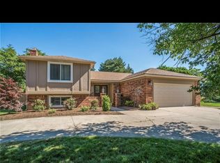 3959 Kings Point Dr, Troy, MI 48083