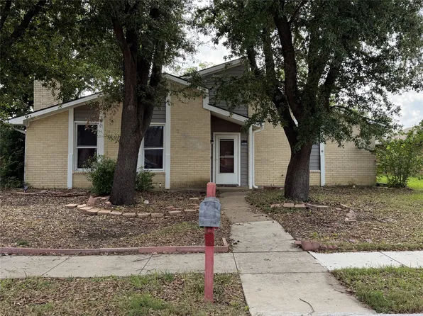 1882 Hillcrest Dr, Lewisville, TX 75077