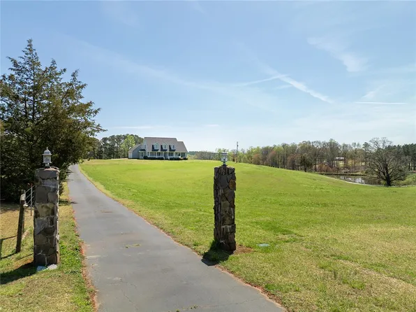 330 Country Junction Rd, West Union, SC 29696
