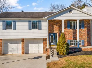 2122 Bishops Bridge Rd, Knoxville, TN 37922