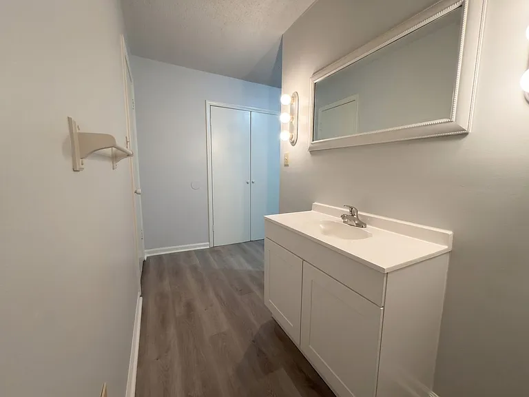 854 Carrolton Ave — Photo 7