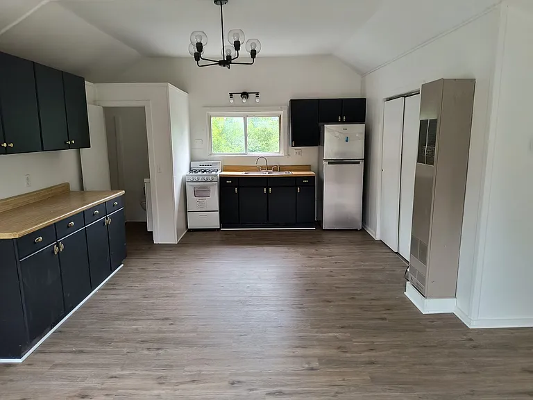 61 Main St #6 — Photo 2