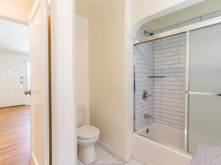 6341 Templeton St — Photo 14