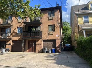 14918 Roosevelt Ave, Flushing, NY 11354