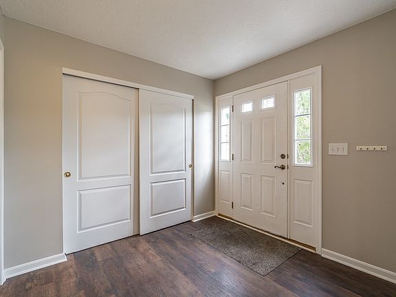 5th image of 249 University Dr