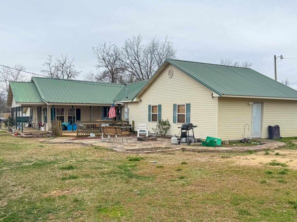 110 S 3rd St, Coal Hill, AR 72832