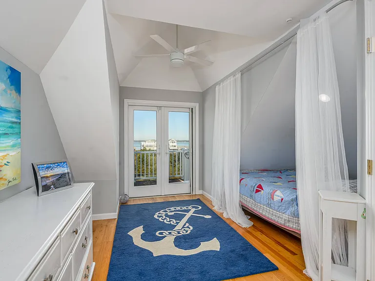 863 Dune Rd — Photo 36