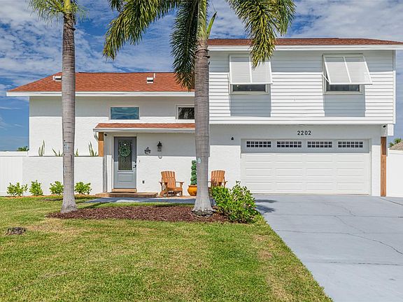5th image of 2202 Donato Dr