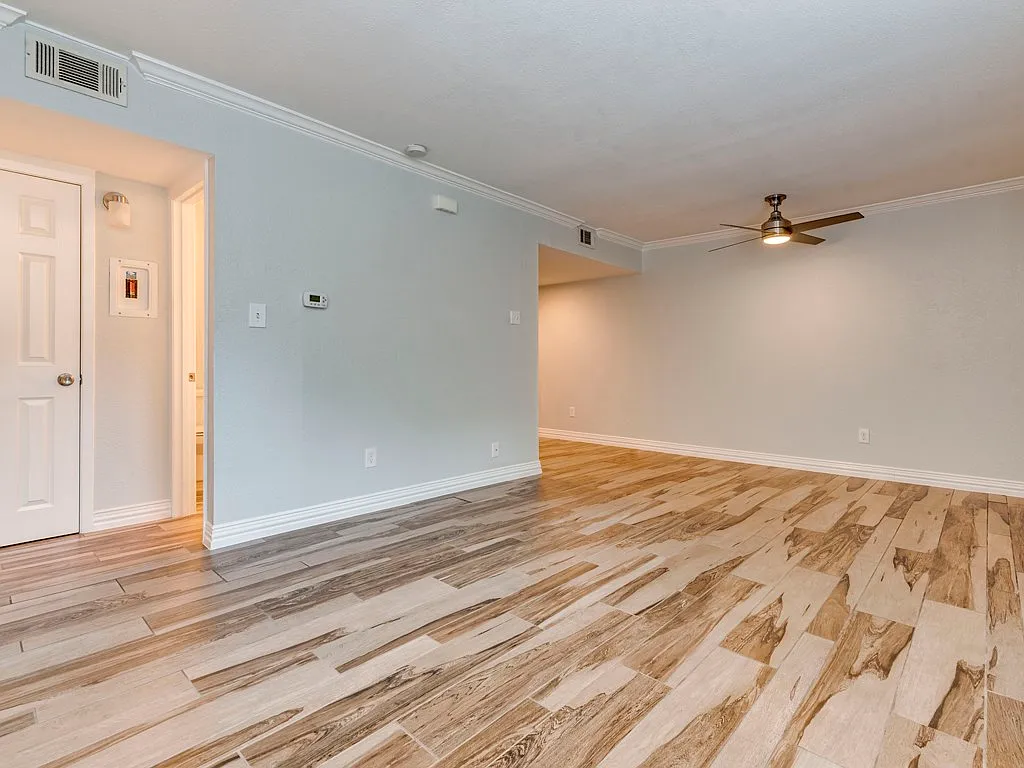 2124 Burton Dr Apt 150 — Photo 1